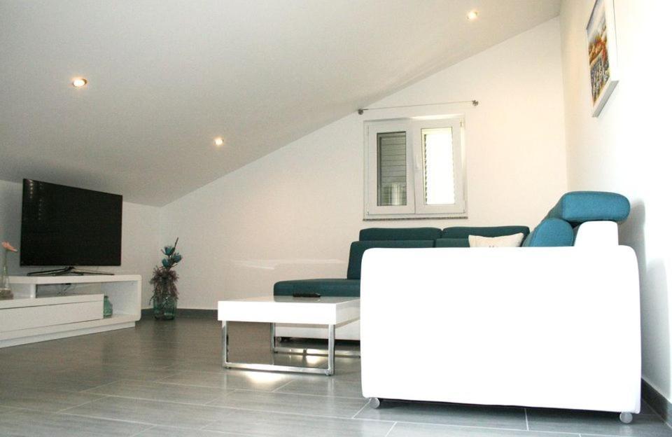 White Anchor Apartment Водице Екстериор снимка