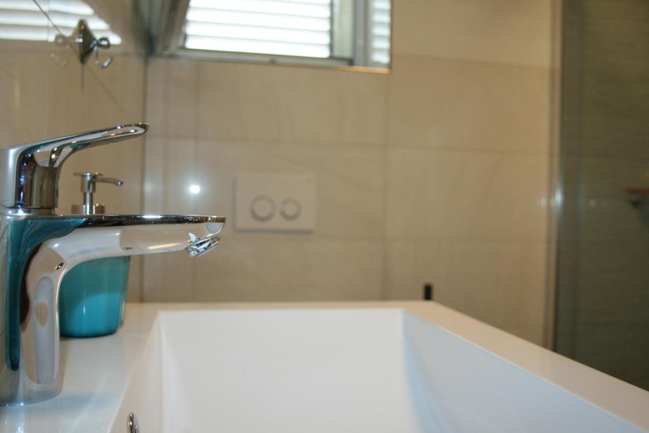 White Anchor Apartment Водице Екстериор снимка